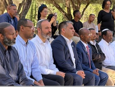 חכ משה סולומון שר העליה והקליטה אופיר סופר משה פינס המשנה למנכל משרד העליה והקליטה הבטמו יוסף הממונה על העלייה מאתיופיה בסוכנות היהודית