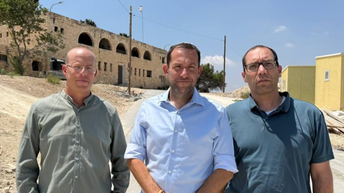 יוסי דגן יחד עם יעקב וינברגר ויוני הישראלי