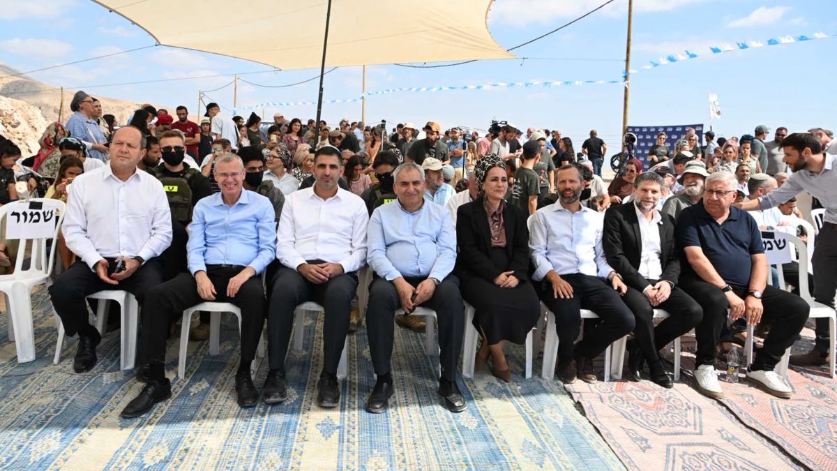 מצוקי ארץ