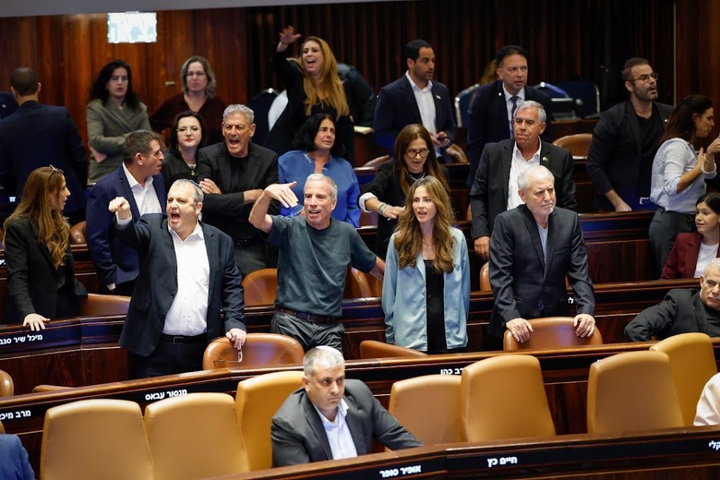 האופוזיציה זעמה,
