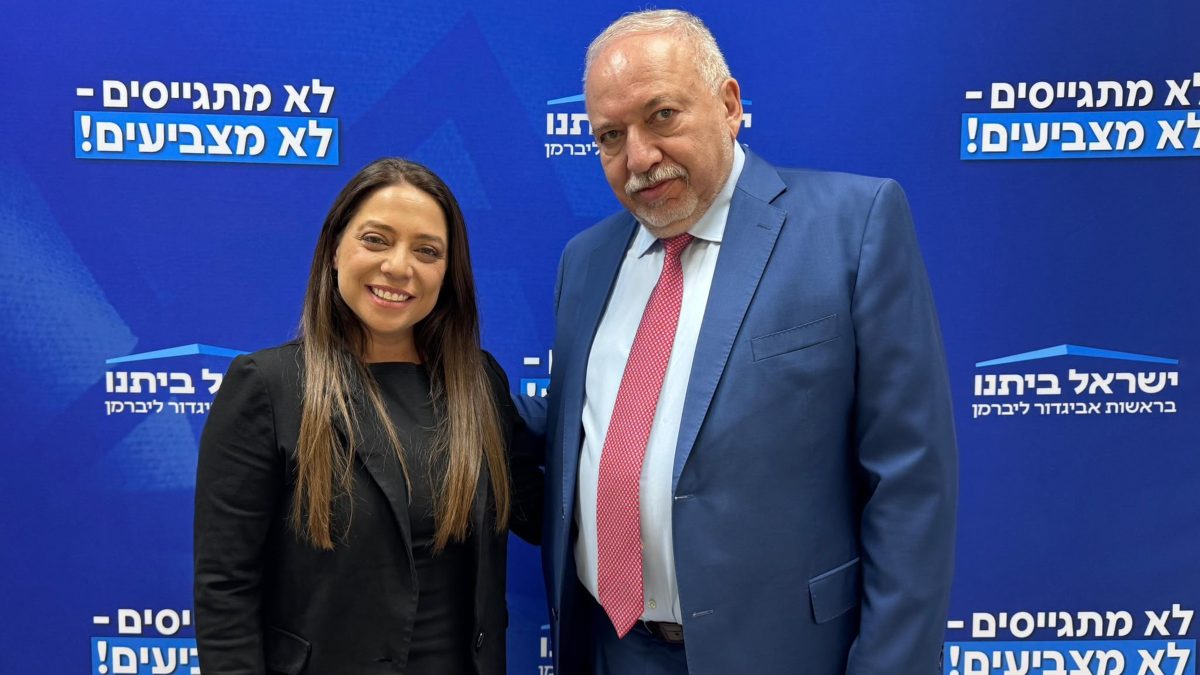 מור דקל, מצטרפת לליברמן