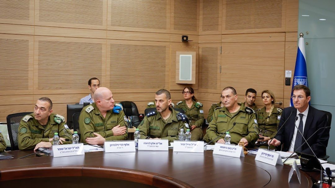 "לצה"ל חסרים אלפי לוחמים", הבכירים שהוזמנו לדיון