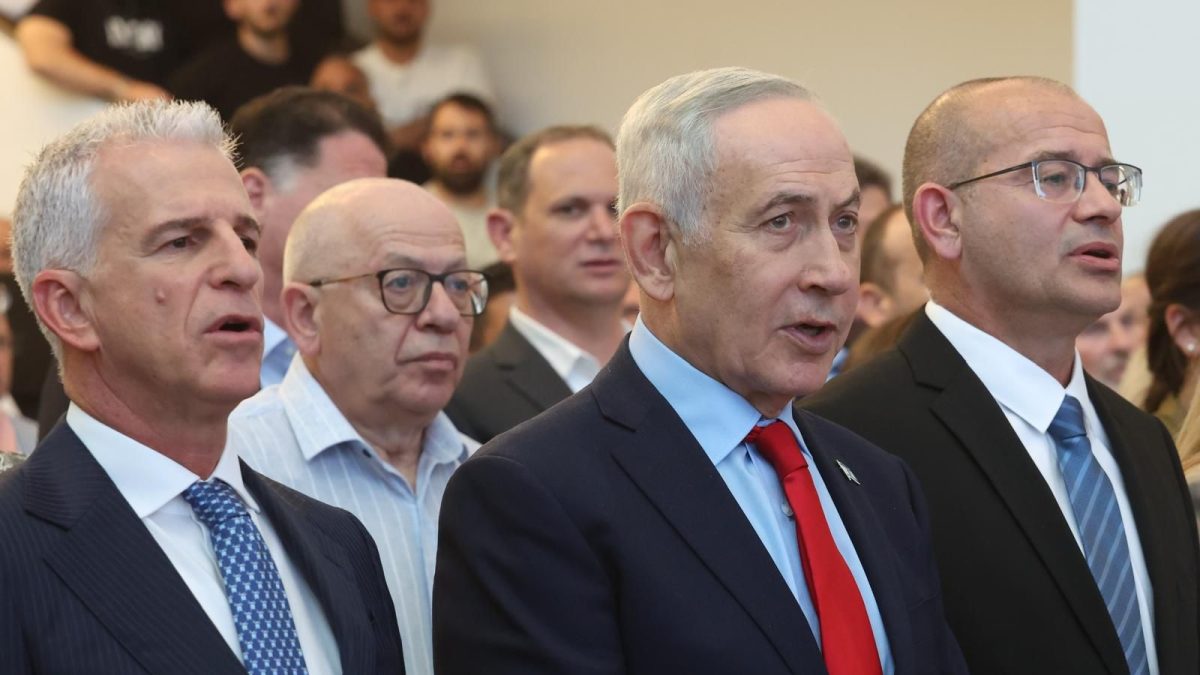 גופמן, נתניהו וברנע בטקס החילופים