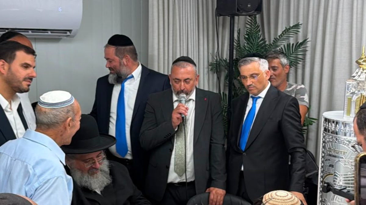 השלושה מודיעים על העזיבה