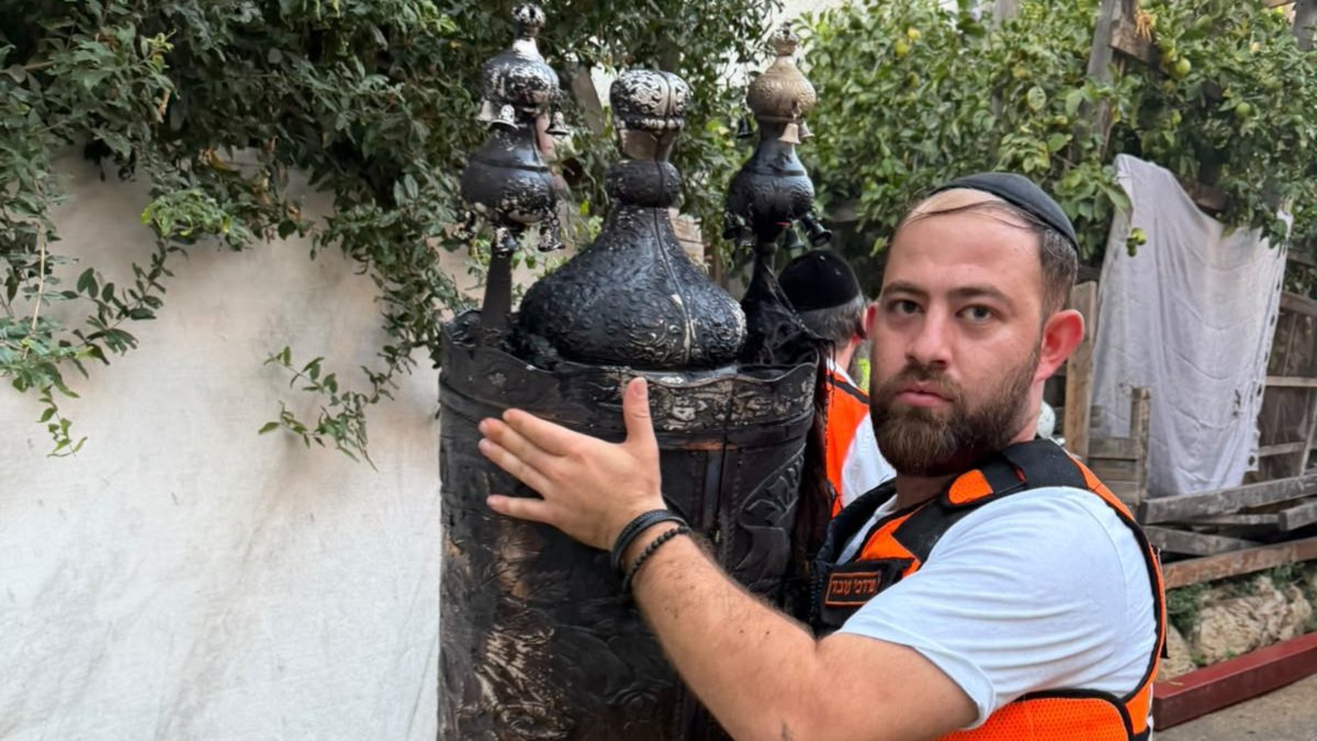 אחד מספרי התורה שנשרפו