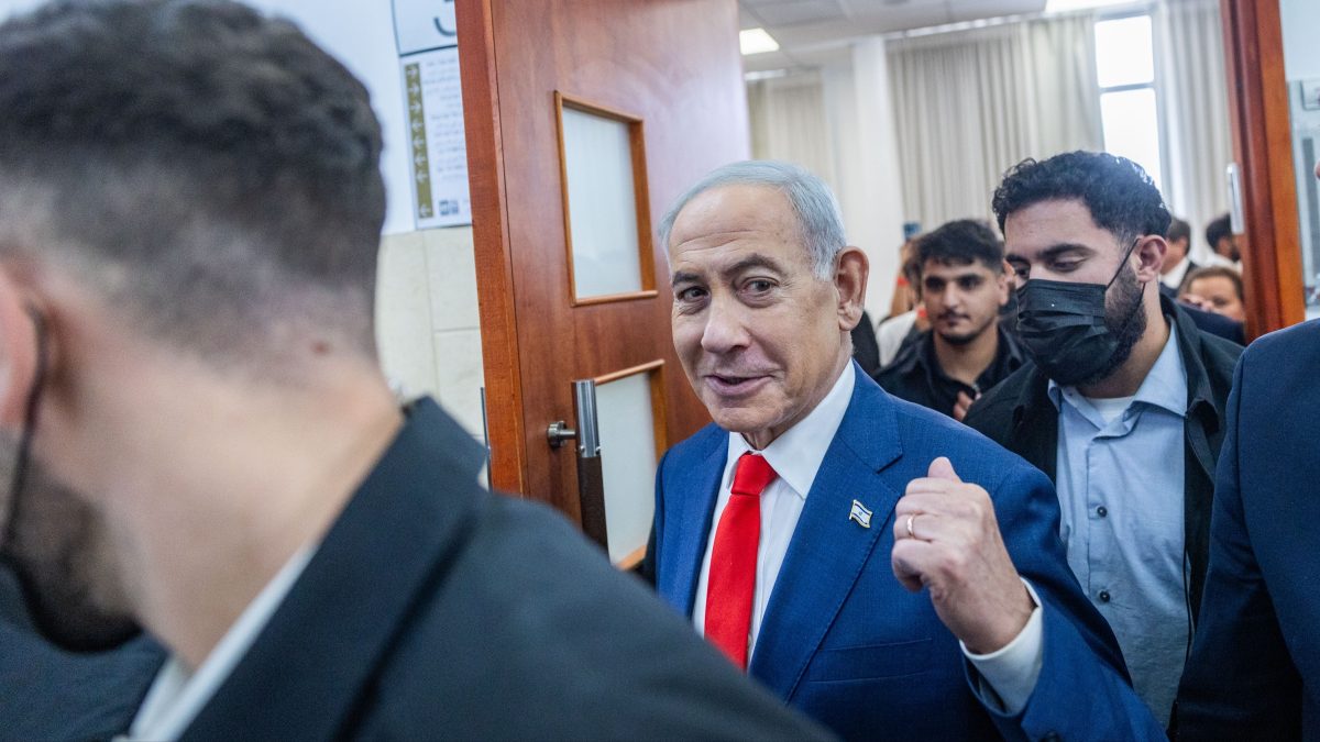 נתניהו מגיע למשפט