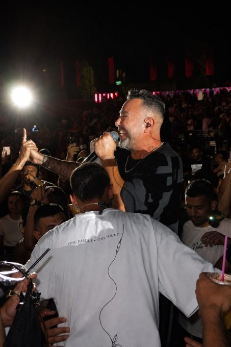 ליאור נרקיס בקהל. אין דיסטנס
