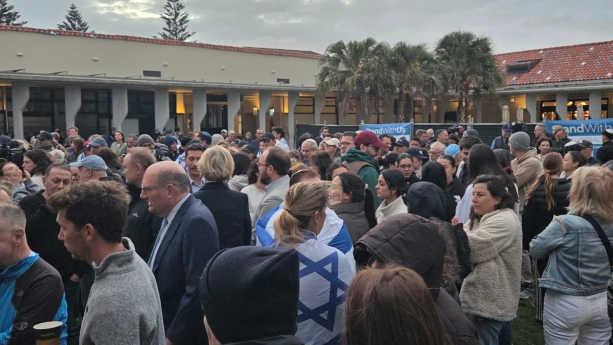משתתפים בטקס בבונדי ביץ'