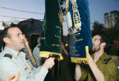 במחנה צילום: במחנה חדשות