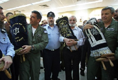 חיל האוויר הכניס ספר תורה לזכר חללי התרסקות ה"יסעור"