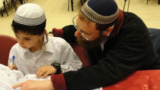 הרב יעקב ובנו נתנאל חי הי"ד (תמונה ישנה) צילום: הרב יעקב ובנו נתנאל חי הי"ד (תמונה ישנה) שבוע החמד