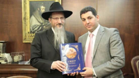 יחצ, הרב לאזאר עם התורם צילום: יחצ, הרב לאזאר עם התורם תרבות