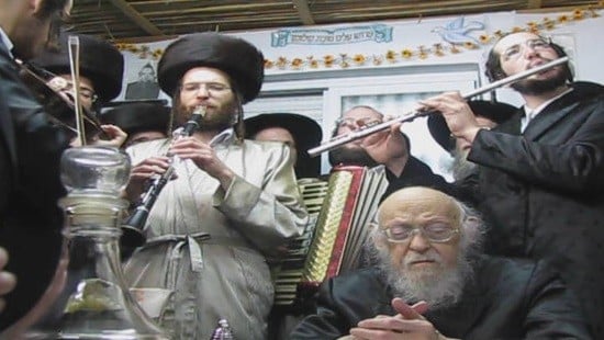 מתוך הסרט תורתו אומנותו צילום: מתוך הסרט תורתו אומנותו הורים וילדים