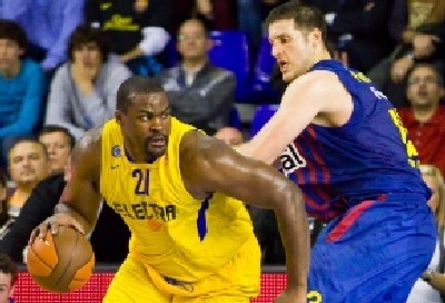 Natursports / Shutterstock.com צילום: Natursports / Shutterstock.com הורים וילדים