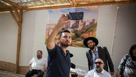 אילוסטרציה בלבד, למצולמים אין קשר לידיעה. Hadas Parush, פלאש 90 צילום: אילוסטרציה בלבד, למצולמים אין קשר לידיעה. Hadas Parush, פלאש 90 סוכות