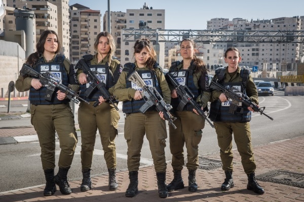 איזנקוט מעדיף לוחמות על פני בנות שירות לאומי?