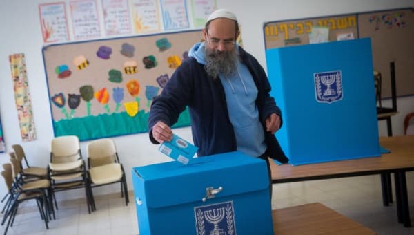 בחירות, קלפי, מצביע צילום: Miriam Alster/FLASH90 חדשות