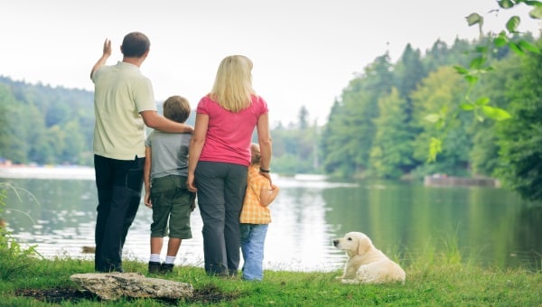 ילדים הורות משה נאוראב לשישה וכלב צילום: shutterstock חינוך