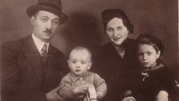 ינקי הקטן עם משפחתו בתקופת השואה
