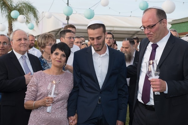 בדרך לחופה